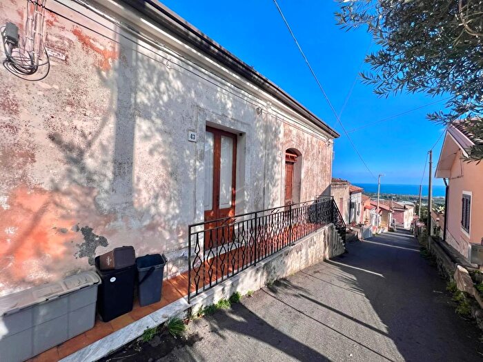 Casa con 7 locali in vendita in Mascali