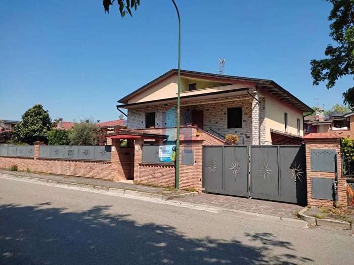 Casa con 6 locali in vendita in Via Giuseppe di Vittorio, Pontevico
