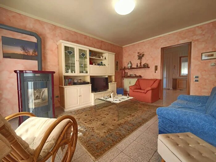 Casa con 7 locali in vendita in Fucecchio