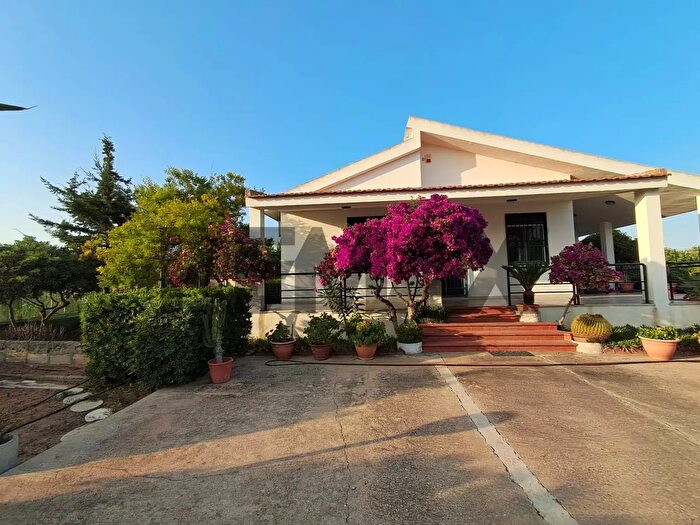 Casa con 9 locali in vendita in Contrada Randello Strada Provinciale Km Snc, Ragusa