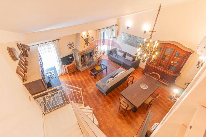 Casa trilocale in vendita in Via Schizzaloca, Viterbo