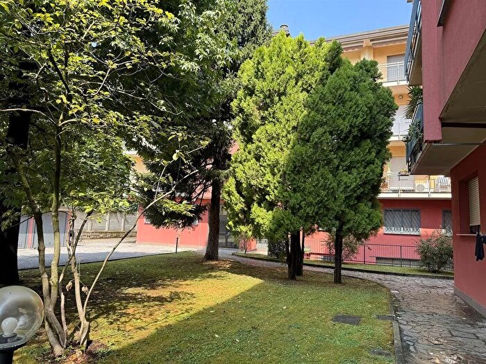 Appartamento trilocale in vendita in Bellini, Macherio