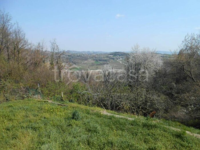 Casa quadrilocale in vendita in Via Roma Castelnuovo Don Bosco At Italy, Castelnuovo Don Bosco