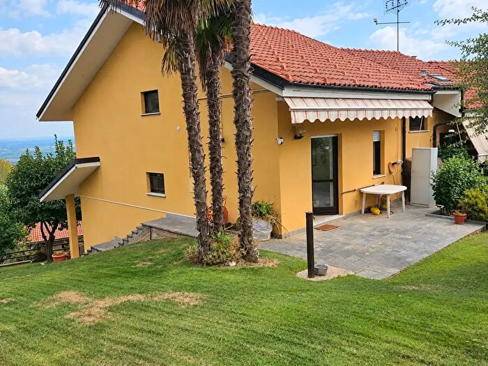 Casa con 8 locali in vendita in Via Creusa, Saluzzo