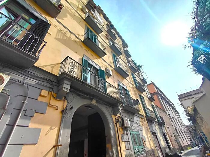 Appartamento quadrilocale in vendita in Via Foria, Napoli