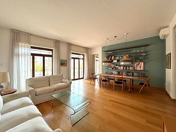 Appartamento quadrilocale in affitto in Via dei Pellegrini, Quadronno Crocetta, Milano
