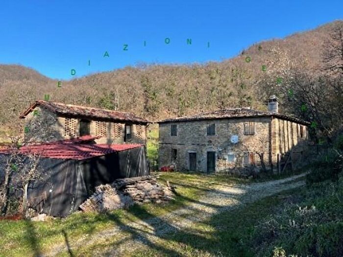 Casa con 6 locali in vendita in Via del Giogo, Scarperia e San Piero