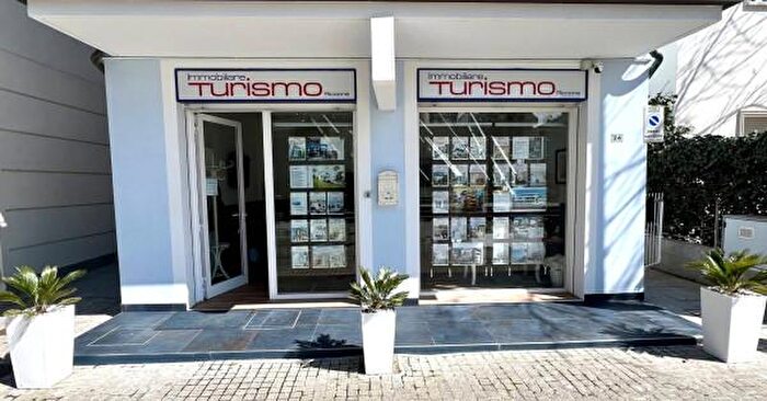 Appartamento con 5 locali in vendita in Piazza Aprile, Riccione