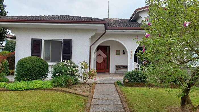 Casa quadrilocale in vendita in Via Paolo VI, Gambara