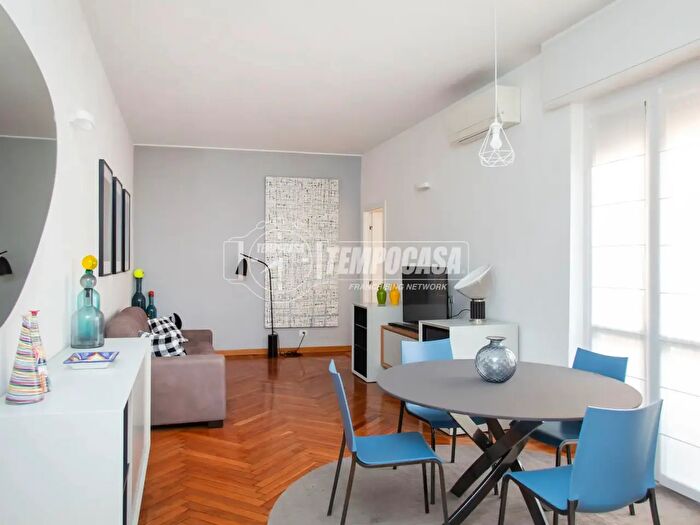 Appartamento trilocale in vendita in Via Luigi Settembrini, Milano