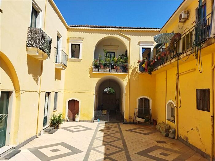 Appartamento con 8 locali in vendita in Riposto