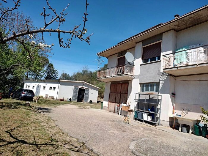 Casa con 10 locali in vendita in Montefino