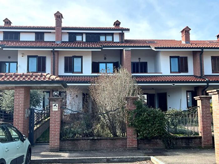 Casa con 10 locali in vendita in Via Giustetto, Pinerolo