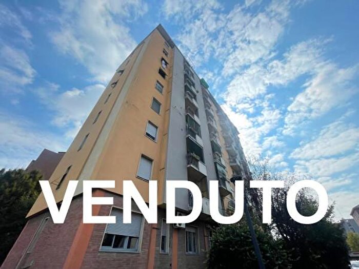 Appartamento trilocale in vendita in Via Diego Guicciardi, Milano