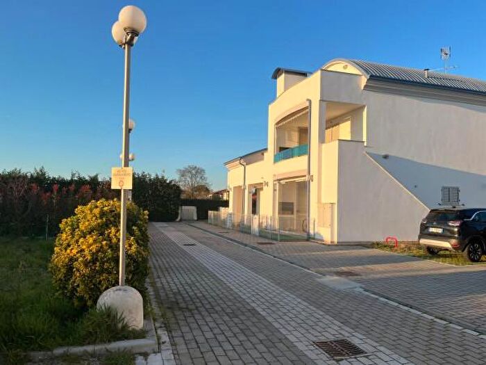 Appartamento quadrilocale in vendita in Viale dei Tigli, Comacchio