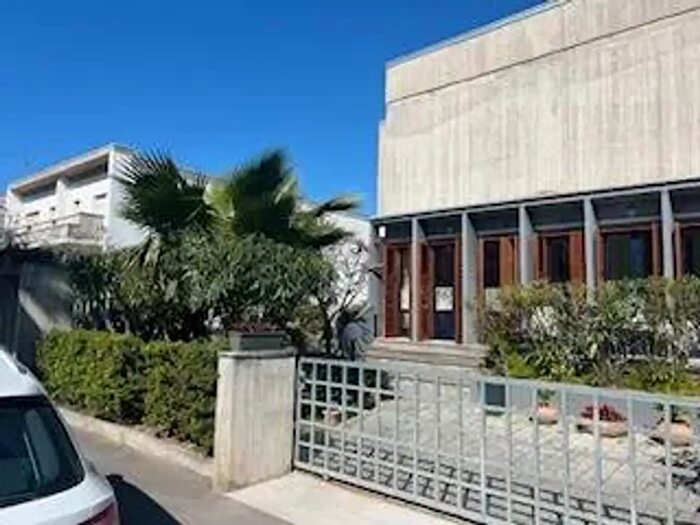 Casa con 5 locali in vendita in Viale Mazzini, Alba Adriatica