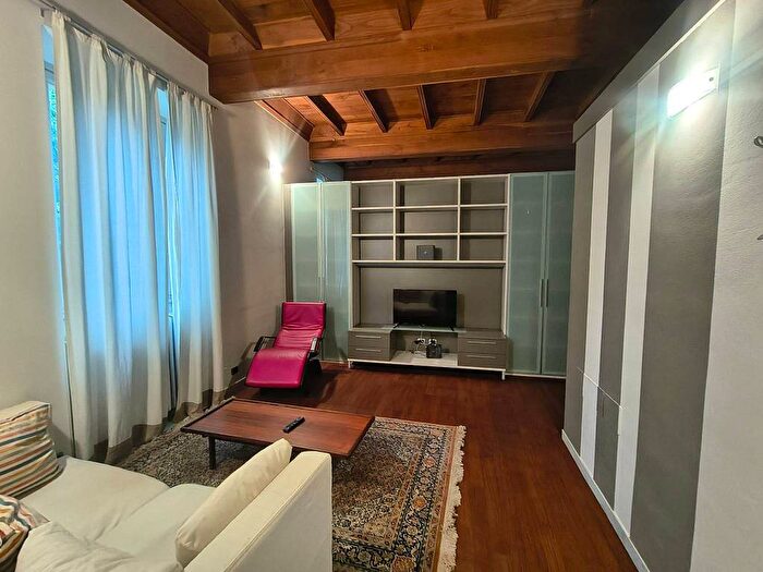 Appartamento trilocale in affitto in Via Acqui, Centro, Alba