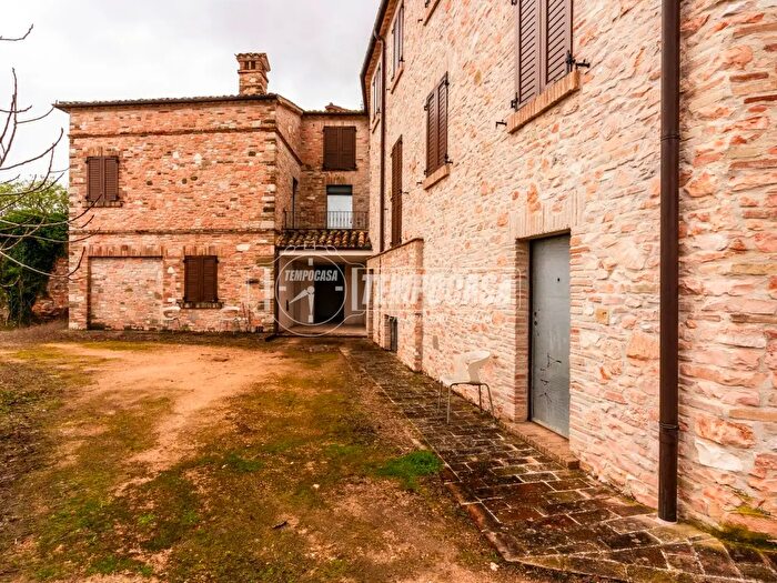 Appartamento con 13 locali in vendita in Località Corsciano Corsciano, San Severino Marche