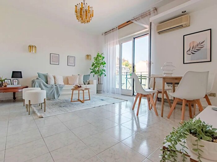 Appartamento trilocale in vendita in Via dei Falchi, Trieste