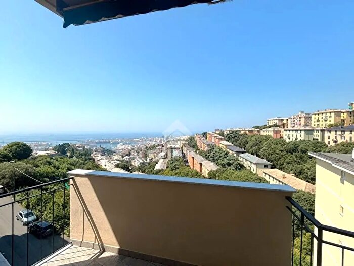 Appartamento quadrilocale in vendita in Via Vincenzo Maculano, Genova