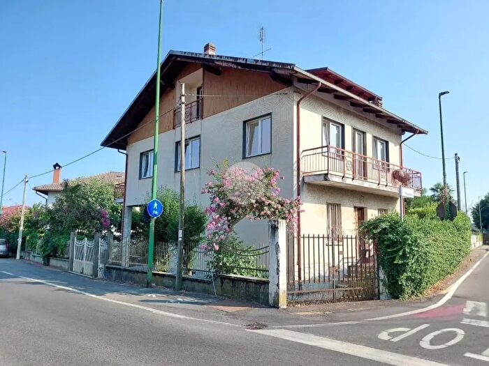 Casa con 9 locali in vendita in Via Torino, Bruino
