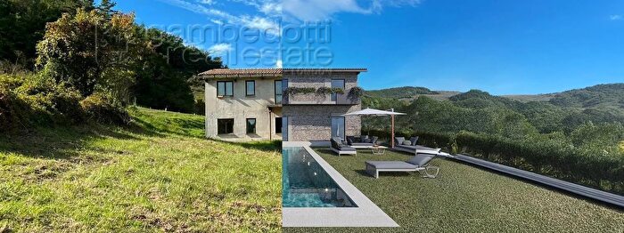 Casa con 7 locali in vendita in Apecchio