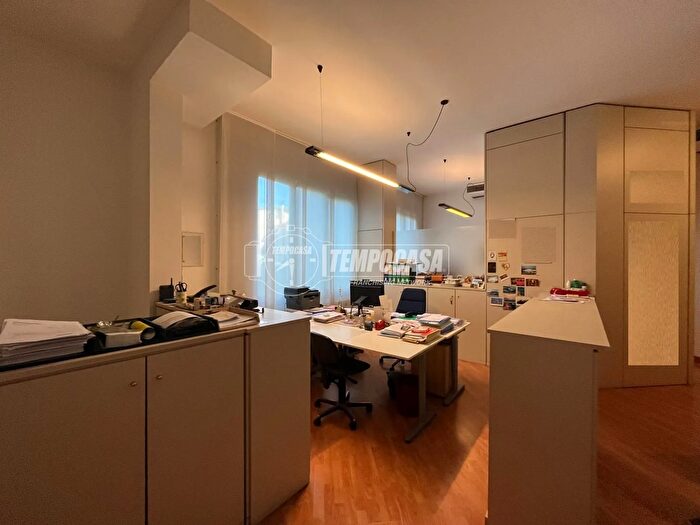 Appartamento trilocale in vendita in Via Ferdinando Magellano, Monza