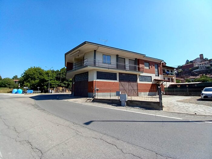 Appartamento con 8 locali in vendita in Via Chivasso Castelnuovo Don Bosco At Italy, Castelnuovo Don Bosco