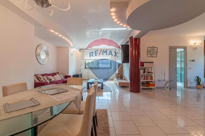 Casa con 10 locali in vendita in Localita Le Mosse Snc, Montefiascone