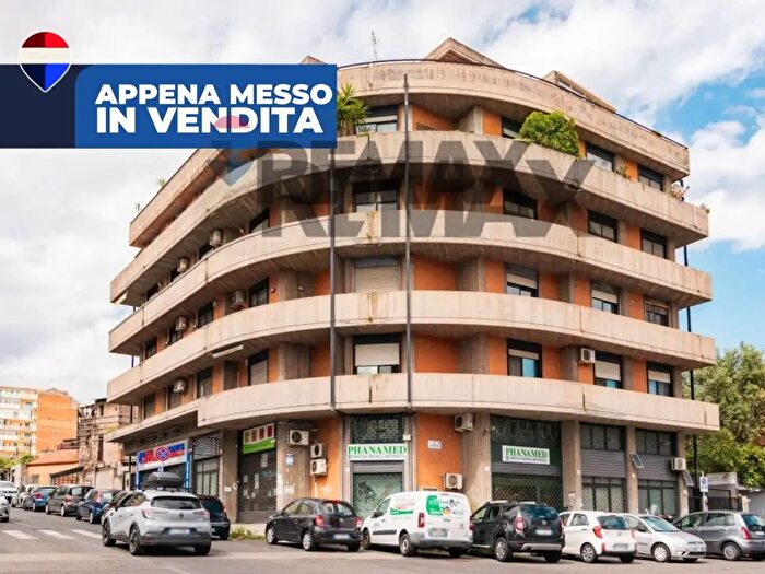 Appartamento con 5 locali in vendita in Via Orazio Condorelli, Catania