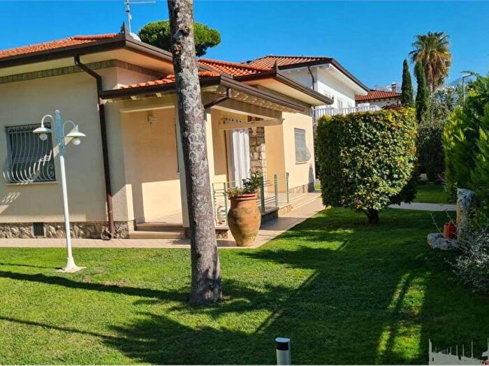 Casa con 5 locali in affitto in Centro, Forte dei Marmi