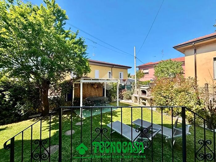 Appartamento quadrilocale in vendita in Via SFrancesco, Sarzana