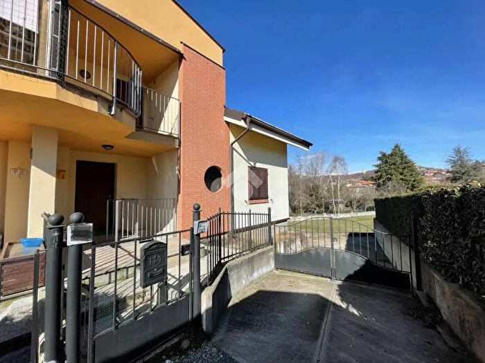 Casa quadrilocale in vendita in Via Porta Pia, Cuceglio