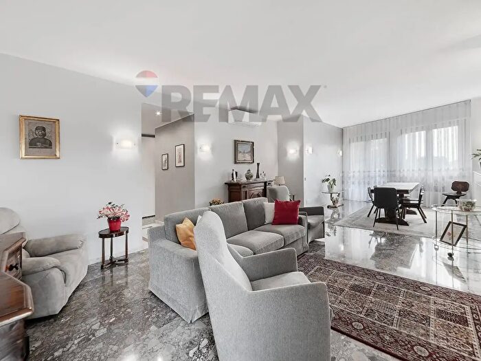 Appartamento con 5 locali in vendita in Sesto San Giovanni
