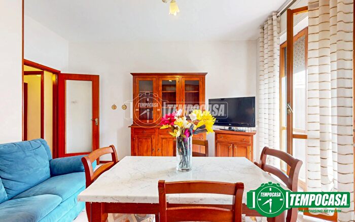 Appartamento trilocale in vendita in Via Luciano Raschio, Alessandria