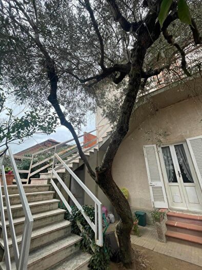 Casa con 8 locali in vendita in Rosignano Marittimo
