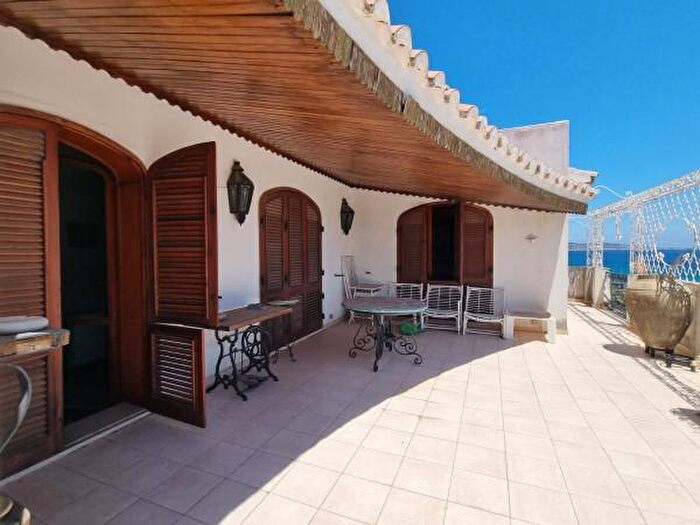 Appartamento con 6 locali in vendita in Via Consolare Pompea, Messina