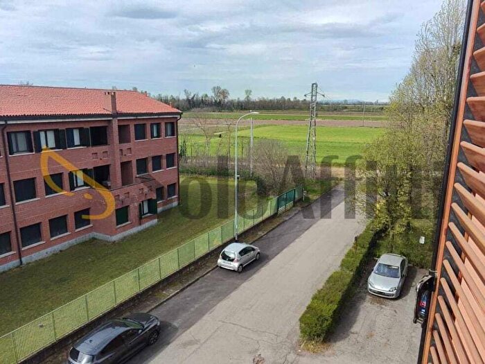 Appartamento quadrilocale in affitto in Via Bruno Buozzi, Chiozzo Sora, Pavia