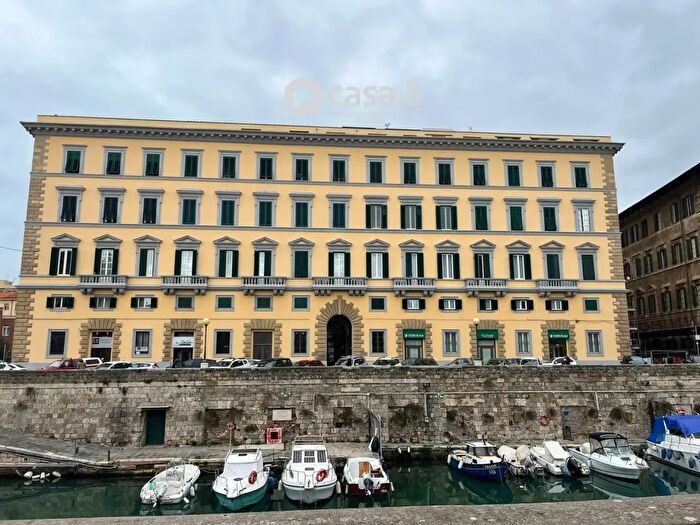 Appartamento con 10 locali in vendita in Scali dAzeglio, Livorno