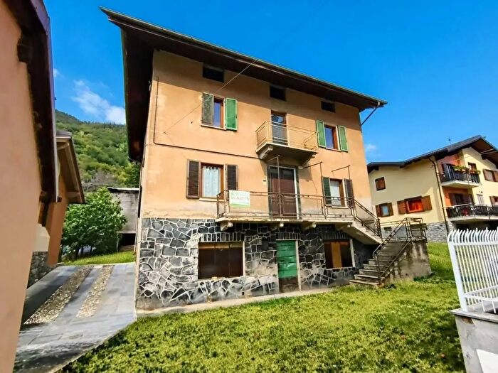 Casa con 10 locali in vendita in Miseregne, Fenis