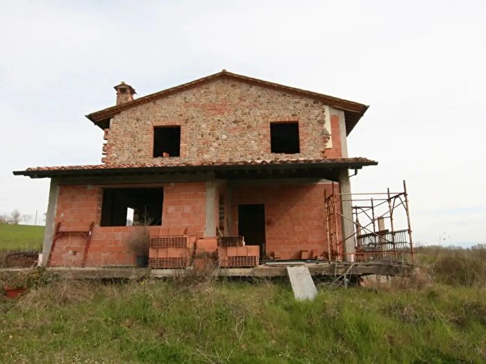 Casa con 8 locali in vendita in Castiglione Del Lago