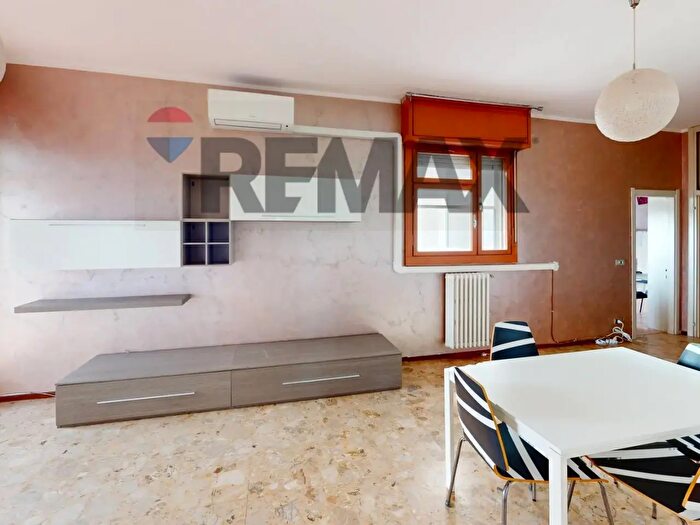 Appartamento trilocale in affitto in Via Michele Saponaro, Milano