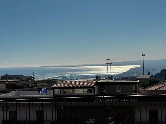 Appartamento con 7 locali in vendita in Gravina Di Catania