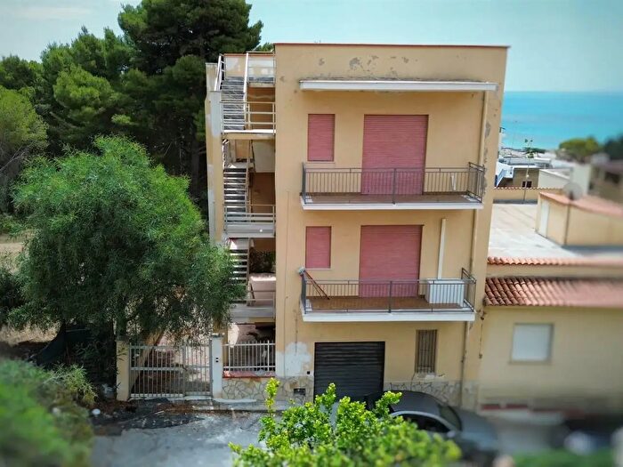 Casa con 11 locali in vendita in Via dei Girasoli, Ribera
