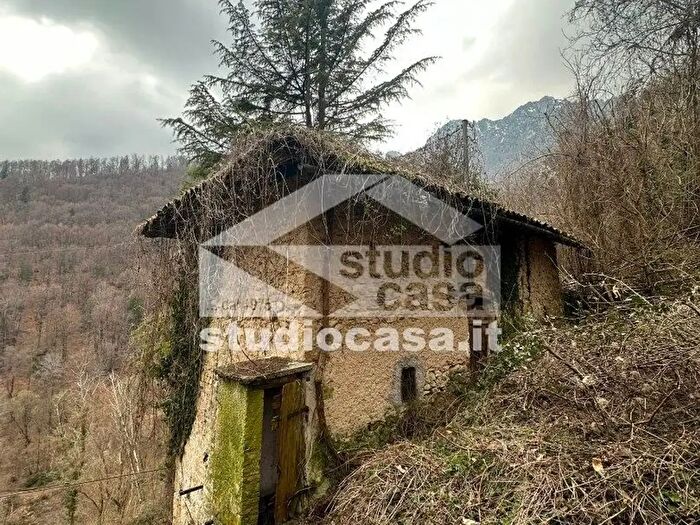 Casa in vendita in Via Costa, Camerata Cornello