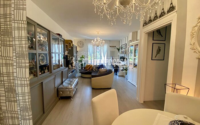 Appartamento quadrilocale in vendita in Via Fratelli Rosselli, Massa