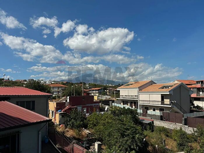 Appartamento con 5 locali in vendita in Via Valle Allegra, Gravina Di Catania