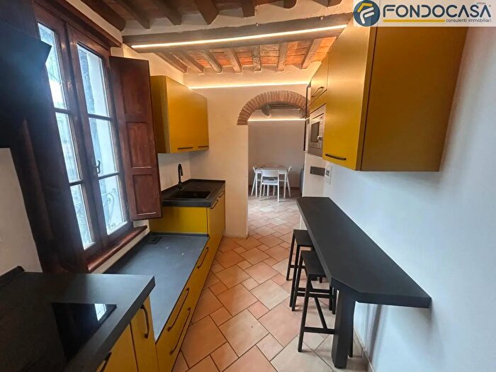 Appartamento trilocale in vendita in Via Vittorio Emanuele, Camaiore