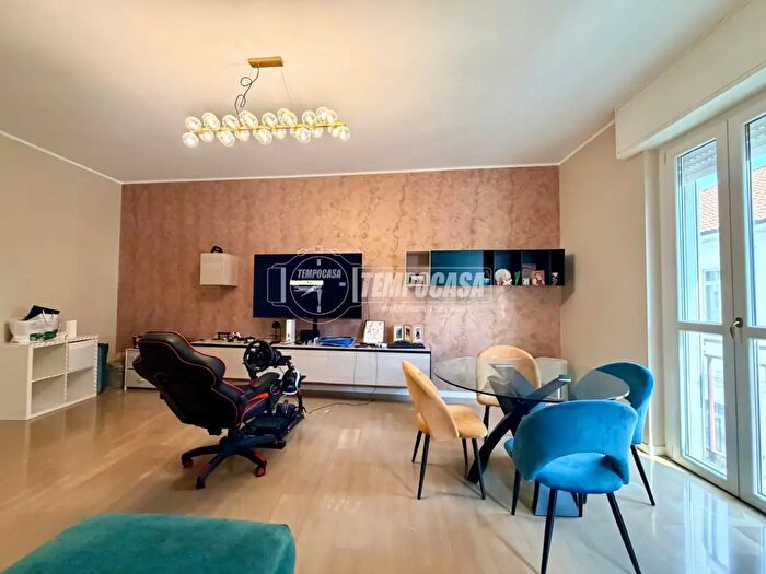 Appartamento trilocale in vendita in Via Crivelli, Parabiago