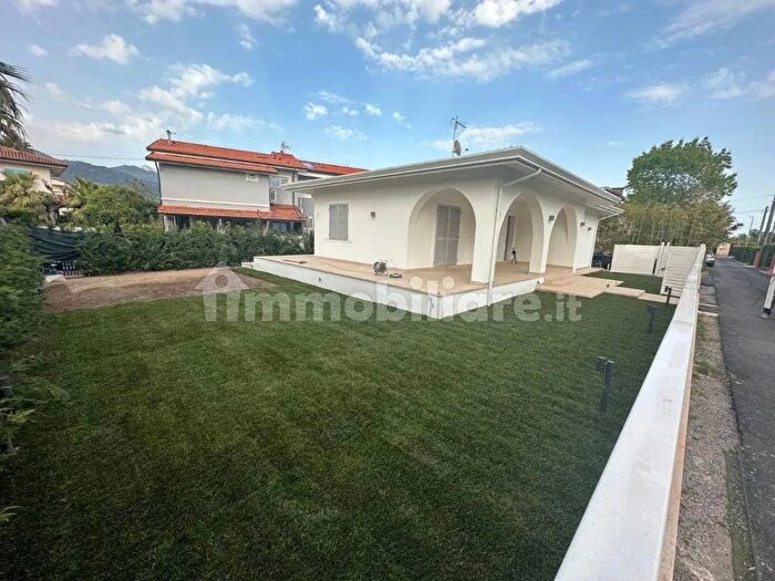 Casa quadrilocale in vendita in Via Ammiraglio Morin a, Forte Dei Marmi